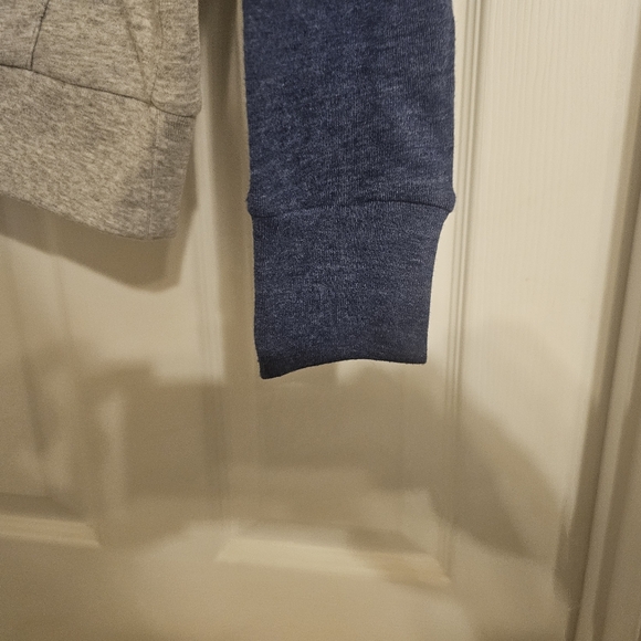 NWT Chicago Cubs lightweight hoodie.  Size:XS. - Picture 9 of 9